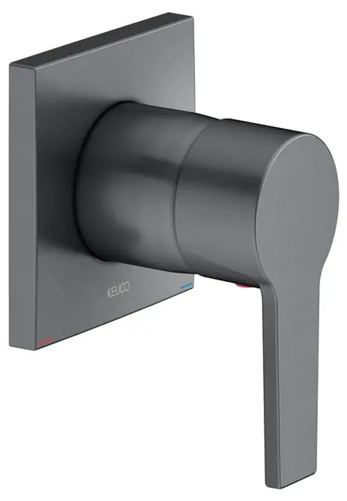 Wandmontierte Armatur von Keuco in mattem Schwarz mit einem runden Hebel und rechteckiger Abdeckung. Farbkennzeichnungen für warmes (rot) und kaltes (blau) Wasser sind vorhanden.